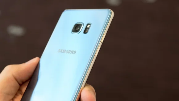 Mavi Galaxy S7 edge mi geliyor?