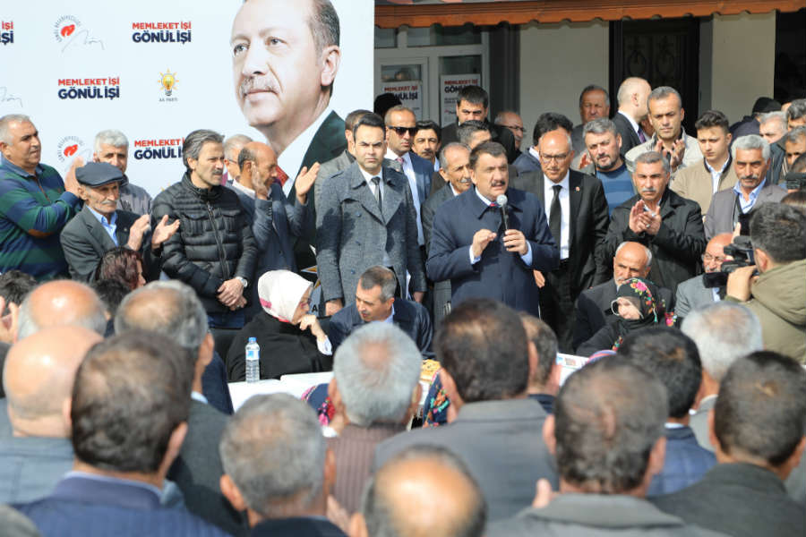 Esnaflar, ‘Sizinleyiz, sizi destekliyoruz’ derken, vatandaşların bir çoğu Gürkan için dua etti.