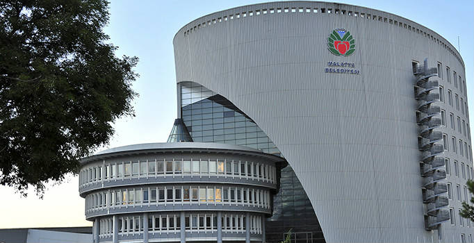 Malatya Büyükşehir Belediyesinde Neler Oluyor ? İşçilerin mesaileri neden kesiliyor ?