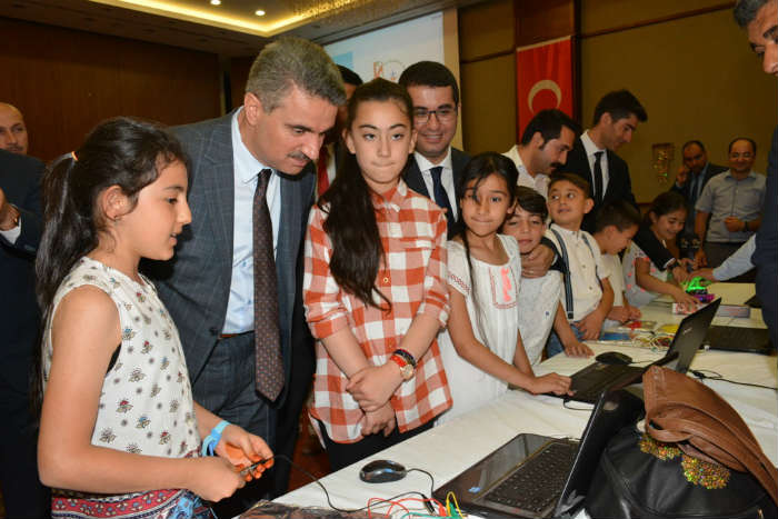 Sn Malatya Valisi Aydın Baruş, Kuluncak Kodlama Etkinliğine Katıldı