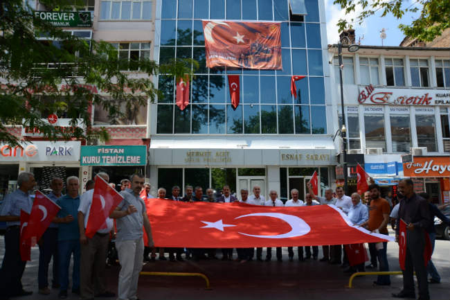 Keskin: “Devletin konaklarında faaliyet gösteren dernekleri, vakıfları,  sözde STK’ları maalesef FETÖ ile mücadele de göremiyoruz.”