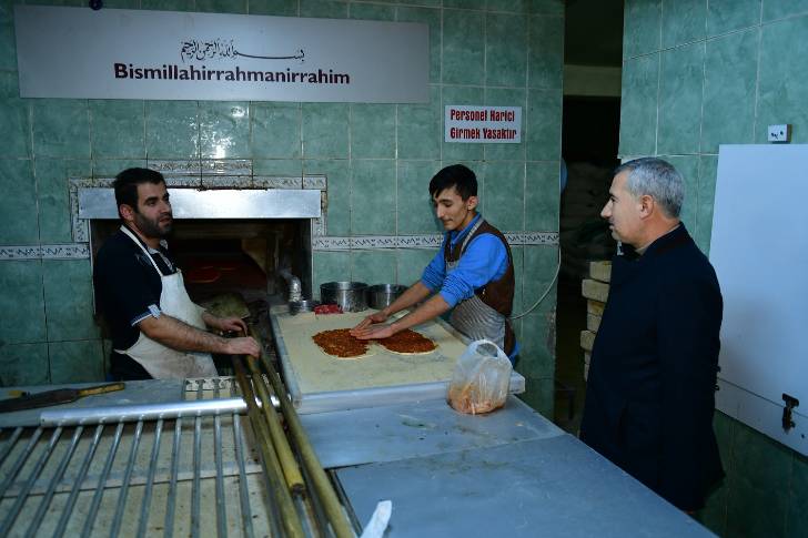 Esnaflarımızın Milli Ekonomimizin Güçlenmesi İçin Ortaya Koyduğu Gayreti Takdir Ediyoruz