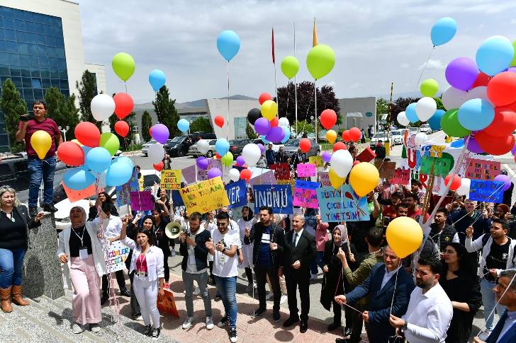 Başkan Çınar, İnönü Üniversitesindeki Lösemi İçin Farkındalık Yürüyüşüne Katıldı