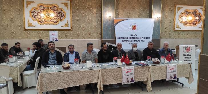 Elektrikçiler Esnaf ve Sanatkarlar Odası üyeleri istişare toplantısında bir araya geldi