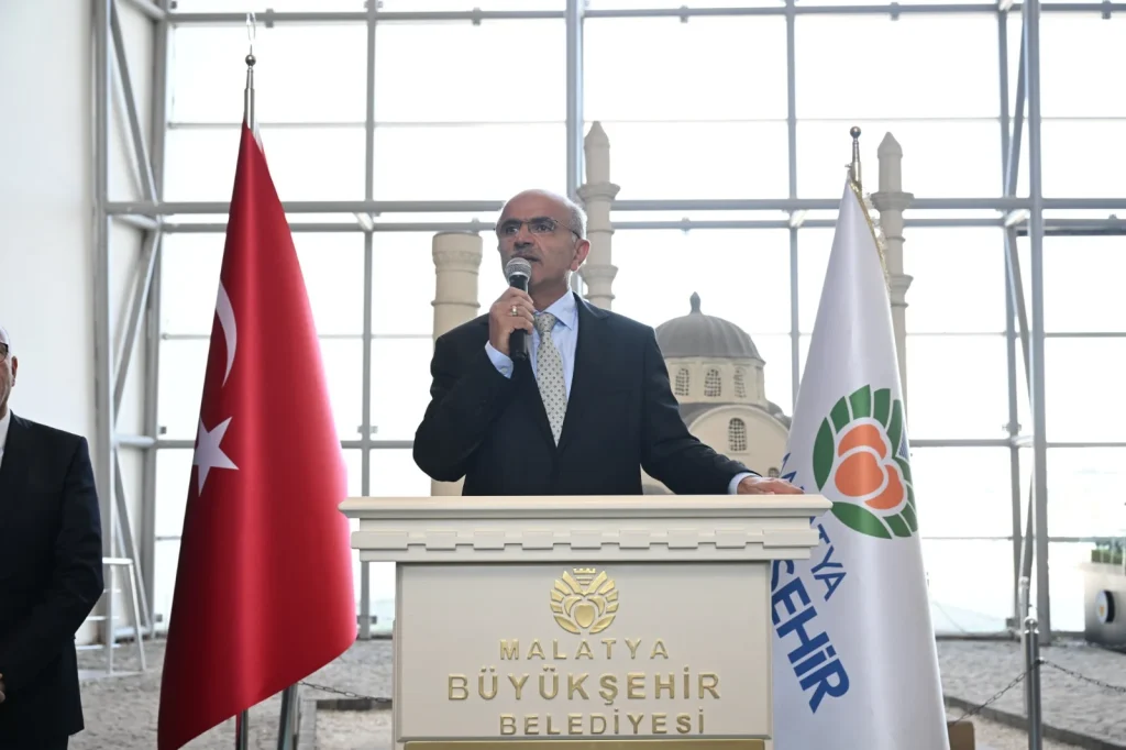 Malatya Büyükşehir Belediye Başkanı Sami Er, “6 Şubat depremlerinin yaralarını sardığımızda asıl bayramı hep birlikte yapacağız” dedi.