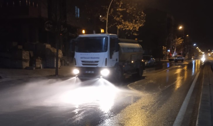 Battalgazi Belediyesi Temizlik İşleri Müdürlüğü, cadde ve sokaklarda düzenli olarak yıkama çalışmaları gerçekleştiriyor.