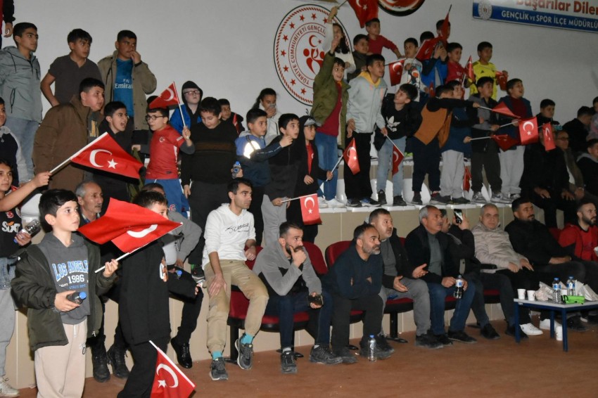 Doğanşehir’de Milli Maç Coşkusu: Dev Ekran Kuruldu